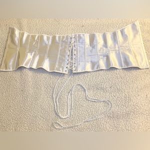 Coquette corset! 💗 ‼️DISCOUNTED SHIPPING‼️ 📦⚠️